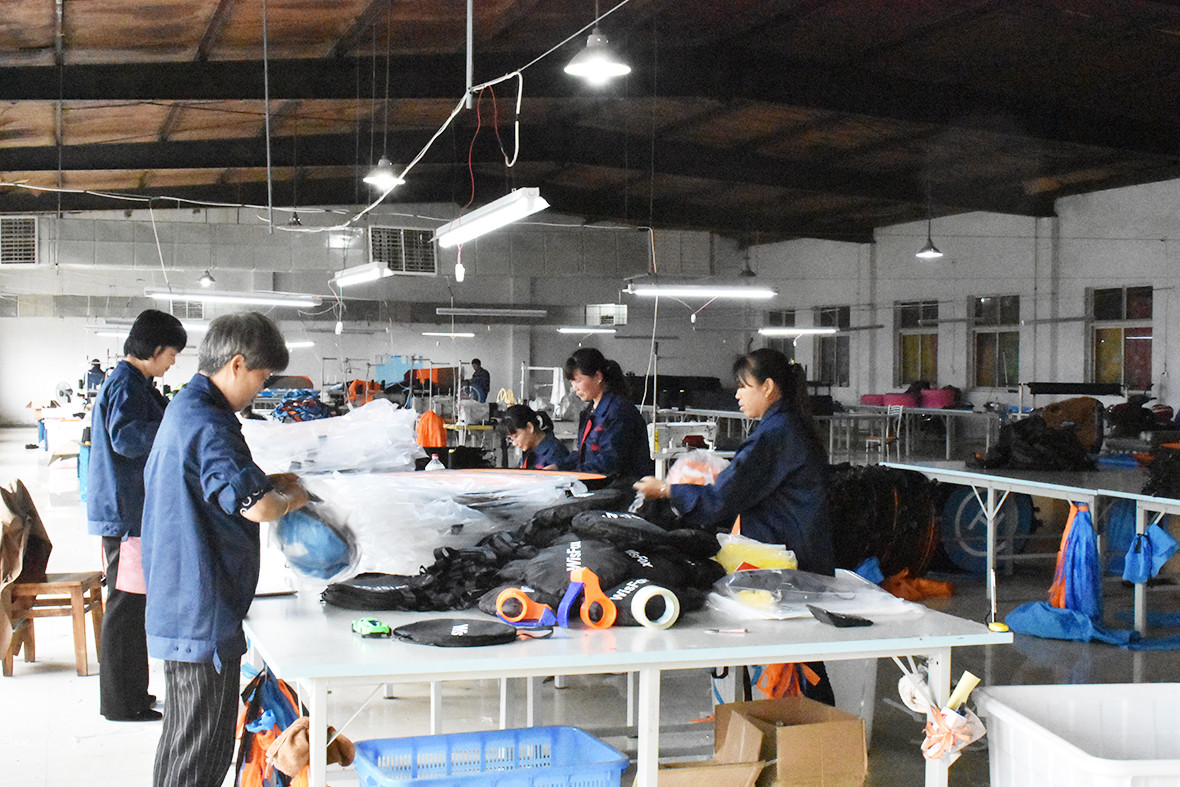 SHAOXING SHANGYU ENZE PHOTOGRAPHIC EQUIPMENT CO.,LTD. производственная линия завода